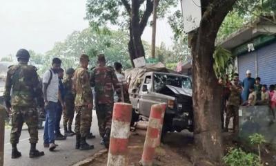 সাতক্ষীরায় সড়ক দুর্ঘটনায় ৫ সেনাসদস্য আহত