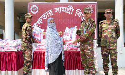 পবিত্র রমজাম উপলক্ষে গরীব দুস্থদের মধ্যে ইফতার সামগ্রী বিতরন