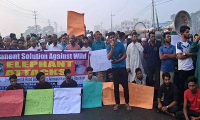 চট্টগ্রামের আনোয়ারা সিইউএফএল সড়ক অবরোধে জনগনের ভোগান্তি