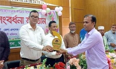 মান্দায় কর্ম দক্ষতায় প্রথম পুরস্কার পেলেন আল এমরান