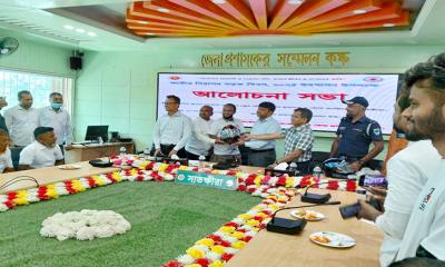 সাতক্ষীরায় জাতীয় নিরাপদ সড়ক দিবসে হেলমেট বিতরণ ও সচেতনতা সভা