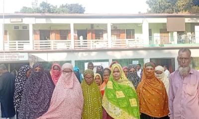 ভাতার আশায় সর্বস্ব হারানো: কাজিপুর উপজেলা অন্তর্গত বাগবাটীতে ইউপি সদস্যের প্রতারণার জাল