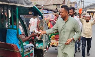 রূপগঞ্জে পথচারী ও চালকদের মাঝে যুবদলের ইফতার বিতরণ