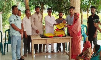পহেলা বৈশাখ উপলক্ষে বাঙ্গালহালিয়া, সনাতনীদের মাঝে বস্ত্র বিতরণ