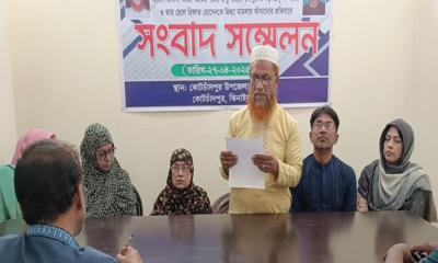 ছেলেকে ফাঁসানোর প্রতিবাদে সংবাদ সম্মেলন