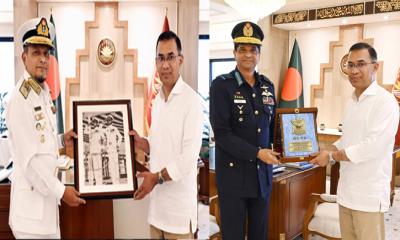 প্রধানমন্ত্রীর সঙ্গে বিমান ও নৌ বাহিনী প্রধানের সৌজন্য সাক্ষাৎ