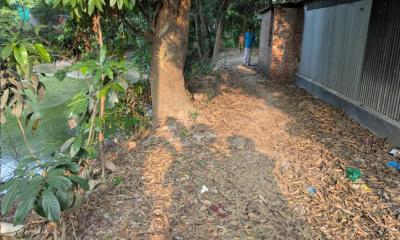 অটোচালকের বাড়ির ওপর দিয়ে জোরপূর্বক রাস্তা নির্মাণের অভিযোগ
