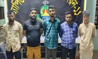 বন্দরে অভিযান চালিয়ে ফেন্সিডিল সহ পাঁচ মাদক কারবারি আটক