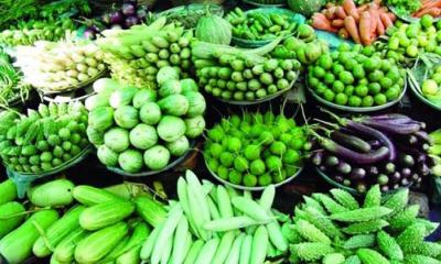 বাজারে ৮০ থেকে ১০০ টাকার নিচে কোনও সবজি নেই