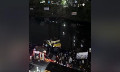 বনশ্রীতে যাত্রীবাহী বাস উল্টে খালে