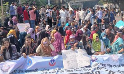 সচিবলায় অভিমুখী সড়কে অবস্থান শিক্ষার্থীদের, যান চলাচল বন্ধ