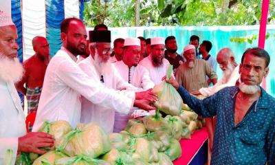 মনিরামপুরে জামায়াতে ইসলামী’র উদ্যোগে পানিবন্দি পরিবারের মাঝে ত্রাণ বিতরণ
