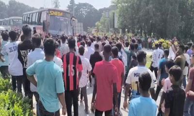 যমুনা সেতু-ঢাকা মহাসড়ক এক ঘণ্টা অবরোধ, প্রশাসনের আশ্বাসে অবরোধ প্রত্যাহার