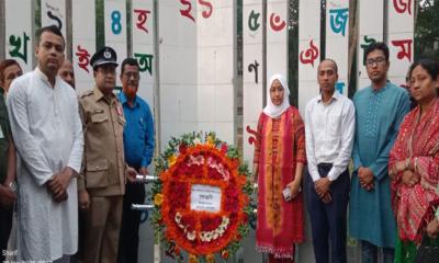 মহান স্বাধীনতা  দিবস  উপলক্ষে শহীদ বেদিতে প্রশাসনের শ্রদ্ধা