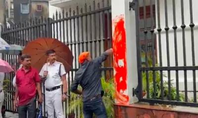 শুভেন্দুর হুঁশিয়ারির পরই আনন্দবাজার অফিসে উগ্র হিন্দুত্ববাদীদের হামলা
