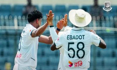 ৩ উইকেট হারিয়ে চাপে পাকিস্তান, জিততে হলে যে সমীকরণ বাংলাদেশের?