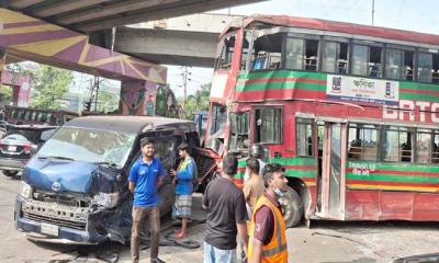 বিআরটিসি বাস দুমড়ে-মুচড়ে দিল কয়েকটি গাড়ি