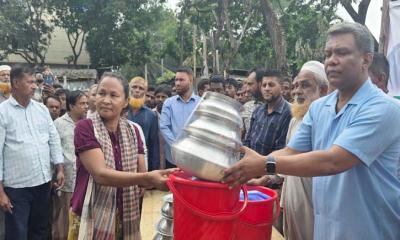 বান্দরবানে অগ্নিকাণ্ডে ক্ষতিগ্রস্তদের মাঝে মানবিক সহায়তা