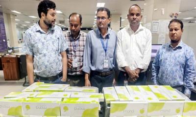 দুই যাত্রীর ব্যাগেজে ৪২৯ কার্টন সিগারেট