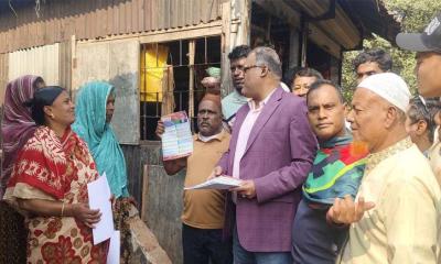 চান্দিনায় পিতার পক্ষে পুত্রের গণসংযোগ, ৩১ দফার লিফলেট বিতরণ