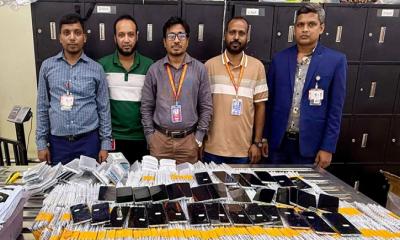 দুই বিমানবন্দরে কাস্টমসের অভিযানে কোটি টাকার বিদেশি পণ্য আটক