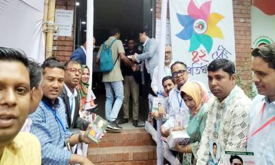 উৎসবমুখর পরিবেশে চলছে ডিআরইউ‍‍`র ভোট