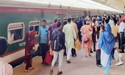 ঈদ ঘিরে রাজধানী ছাড়তে শুরু করেছে মানুষ