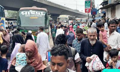 চোখেমুখে ব্যাকুলতা নিয়ে ঈদের দ্বিতীয় দিনে ঘরমুখো মানুষের ভিড়