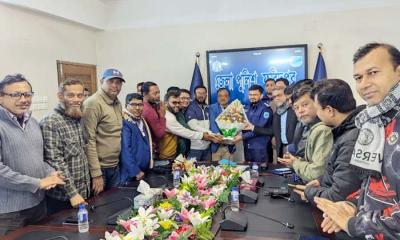 ফরিদপুর প্রেসক্লাবের নবনির্বাচিত কমিটিকে ফুলেল শুভেচ্ছা জানালেন পুলিশ সুপার