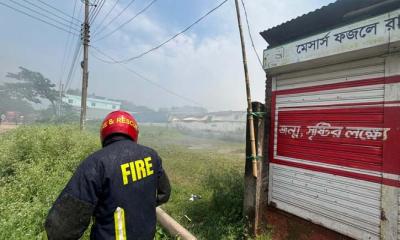 ডেমরায় কালি তৈরির কারখানায় আগুন, নিয়ন্ত্রণে ফায়ার সার্ভিসের ৬ ইউনিট