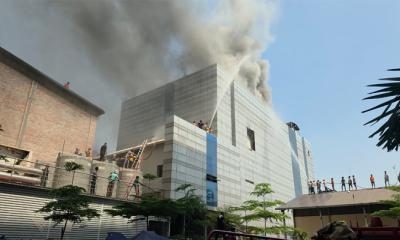 টঙ্গীর ড্রাগ ইন্টারন্যাশনালের আগুন নিয়ন্ত্রণে