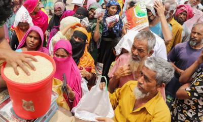 ১৫ টাকায় ৩০ কেজি করে চাল পাচ্ছেন ৫৫ লাখ পরিবার