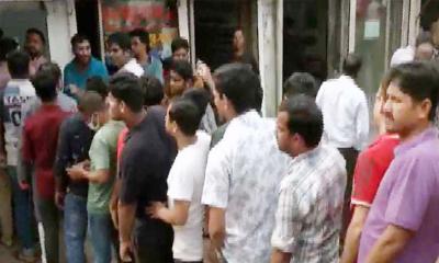 টিকিট কাটতে গাবতলীতে উপচেপড়া ভিড়