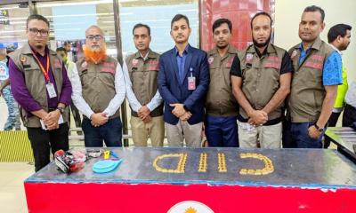 শাহজালালে দুই বিমানকর্মীর জুতায় মিলল ১৬ কোটি টাকার স্বর্ণ