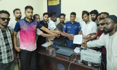 আমির হামজার ওয়াজ মাহফিলে রাজনৈতিক বক্তব্য বন্ধে প্রশাসনকে স্মারকলিপি