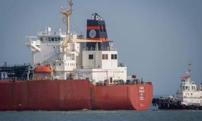 মাত্র একদিনের বিরতি শেষে আবারও বন্ধ হরমুজ প্রণালি