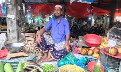 ডিজিটাল যুগে হারালো ৩০ বছরের পেশা