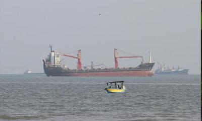 হরমুজে ২৪ ঘণ্টার ব্যবধানে ডুবল ২ বাণিজ্যিক জাহাজ