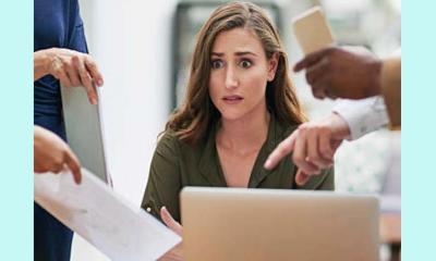 অফিসে অতিরিক্ত কাজ করায় বরখাস্ত তরুণী!