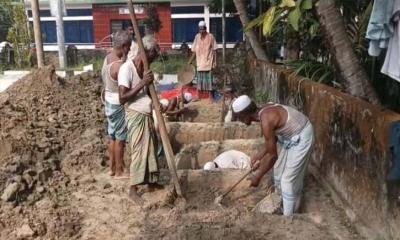 লক্ষ্মীপুরে পাশাপাশি কবরে শায়িত হলেন পরিবারের ৪ জন