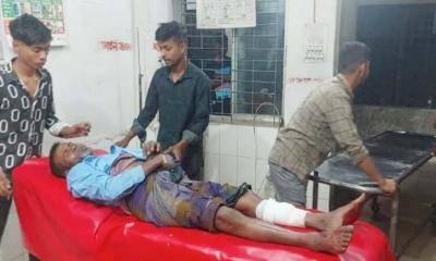 লক্ষ্মীপুরে দু‍‍`গ্রুপের গোলাগুলি, পথচারী গুলিবিদ্ধসহ আহত ২