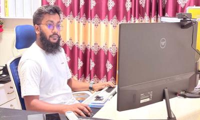 ফ্রিল্যান্সার তুহিনের মাসে আয় দেড় লাখ টাকা