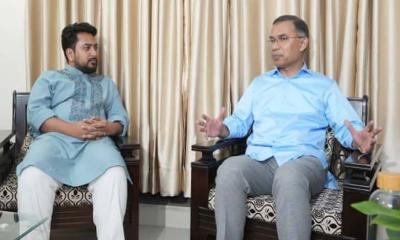 নাহিদ ইসলামের বাসায় তারেক রহমান