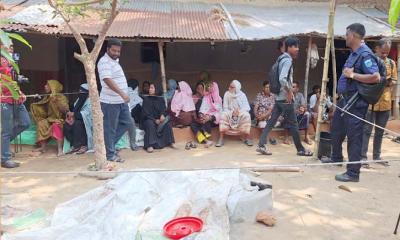 নওগাঁয় একই পরিবারের চারজনকে হত্যা