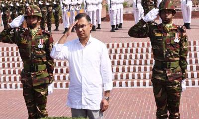 স্মৃতিসৌধে শ্রদ্ধা জানালেন প্রধানমন্ত্রী তারেক রহমান
