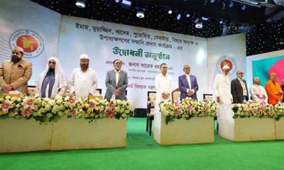 ইমাম-মুয়াজ্জিনদের সম্মানি প্রদান কার্যক্রম উদ্বোধন করলেন প্রধানমন্ত্রী