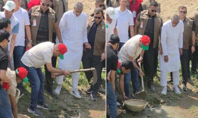 কোদাল দিয়ে মাটি কেটে খাল খননের সূচনা প্রধানমন্ত্রীর