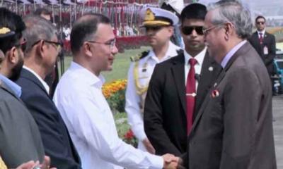 কুচকাওয়াজ অনুষ্ঠানে রাষ্ট্রপতি ও প্রধানমন্ত্রী