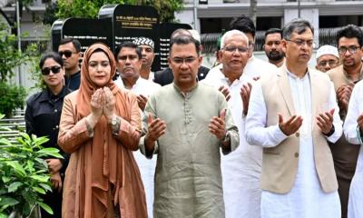 বিডিআর বিদ্রোহে নিহত সেনা কর্মকর্তাদের  কবর জিয়ারত প্রধানমন্ত্রীর