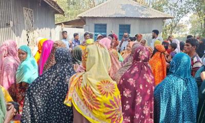 সরিষাক্ষেতে নাতনির, উঠানে দাদির মরদেহ